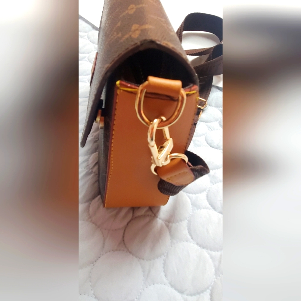 LV crossbody and small wallet - Picture 7 of 12